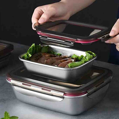 Gros plan sur l'ouverture d'une lunch box en acier inoxydable montrant le joint en silicone rose pour une étanchéité totale