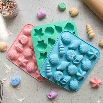 Lot de trois moules en silicone souple (bleu, rose, vert) avec des formes de coquillages et d'étoiles de mer pour chocolats, muffins ou glaçons